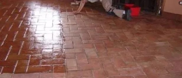 Curar piso de ladrillo con kerosene